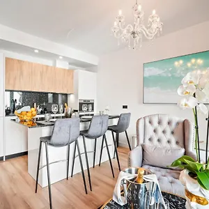 https://puerto-banus-luxurious-apartment-in-the-heart-of-the-port.es-andalucia.com